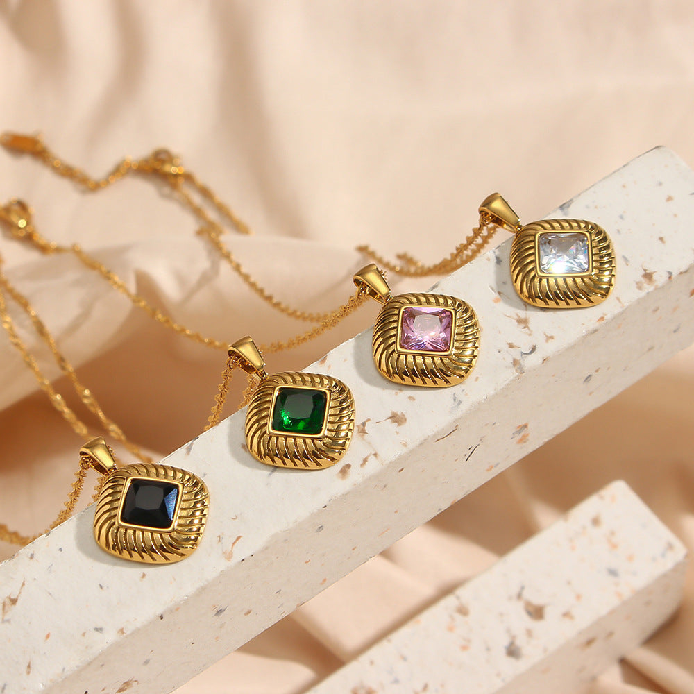 Collana con ciondolo in zircone a forma di rombo in acciaio inossidabile retrò minimalista da donna con finitura placcata