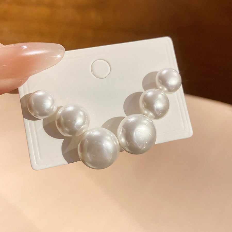 Orecchini a perno con perla tonda, eleganti e minimalisti, con perni in acciaio placcato, per donna, gioiello chic da ufficio per l'uso quotidiano