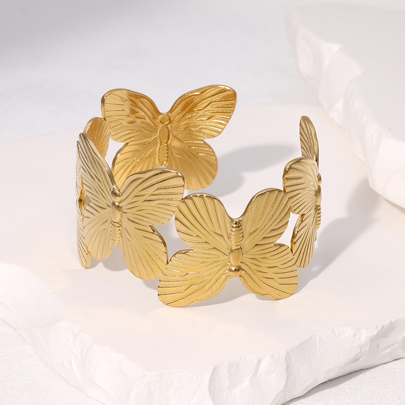Bracciale a fascia in acciaio inossidabile vintage largo con farfalla e placcatura in oro da donna