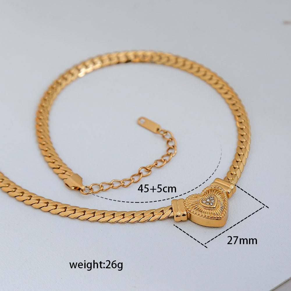 Collana con pendente a cuore minimalista in acciaio inossidabile con intarsio di strass e placcatura in oro da donna
