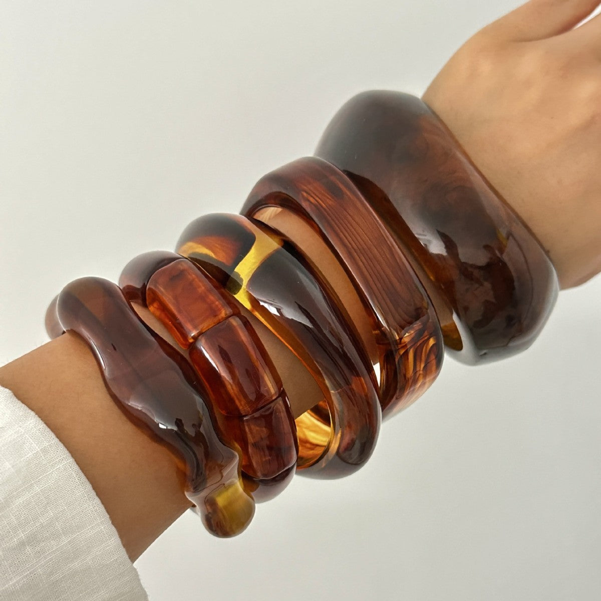 Vintage Geometric Acrylic Drip Oil Bracelet with Abstract Curved Texture