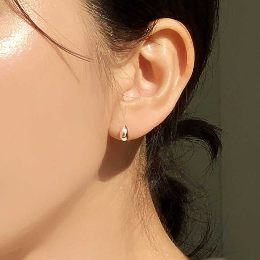 Orecchini da donna minimalisti a goccia in argento sterling 925 con finitura placcata