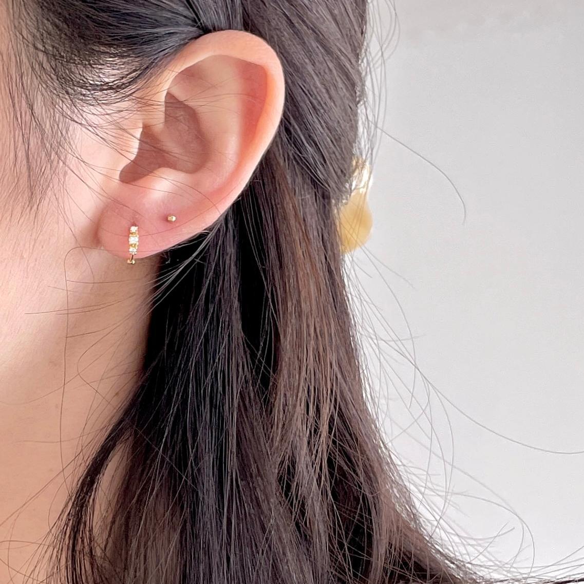 Pendientes de botón minimalistas con forma de corazón de plata de ley 925 con circonitas pavé, hipoalergénicos