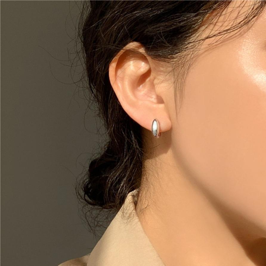Orecchini Minimalisti a Forma di Foglia d'Ulivo in Argento Sterling 925 con Intarsio di Strass