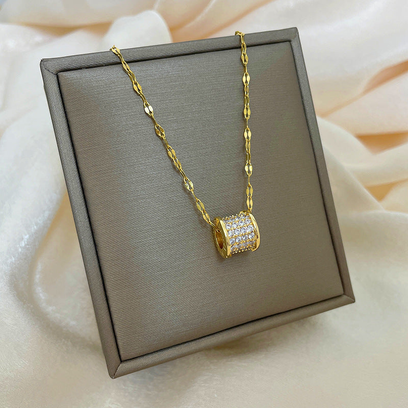 Collana con ciondolo a goccia in rame placcato oro 18 carati con micro-pavé e catena a onda in acciaio al titanio, design originale
