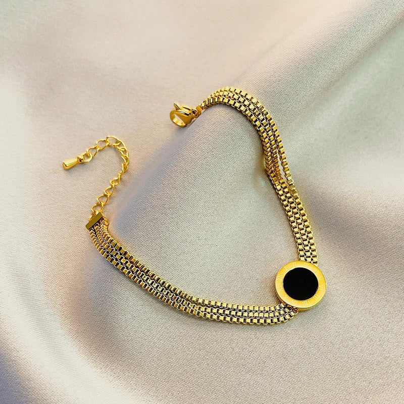 Bracciale rotondo pendente a tre strati minimalista con numeri romani da donna in acciaio al titanio con intarsio di strass