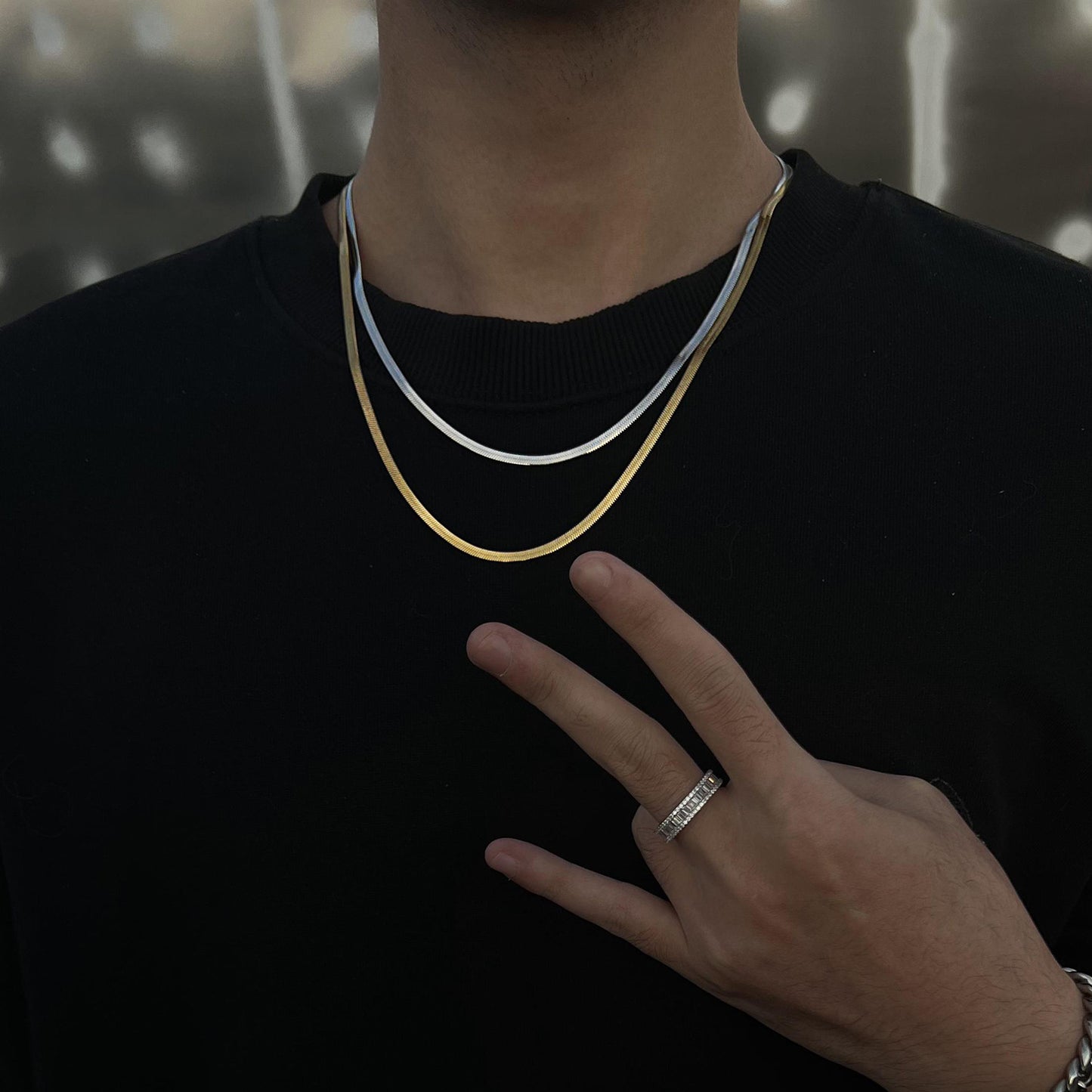 Collar minimalista de titanio y acero con colgante en forma de U para hombre y mujer con cadena chapada de serpiente