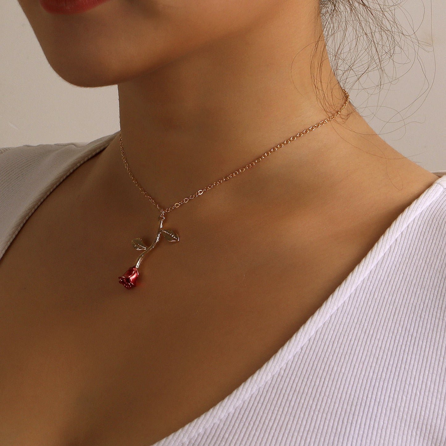 Natural Floral Rose Pendant Necklace for Women Alloy Chain with Plating Finish