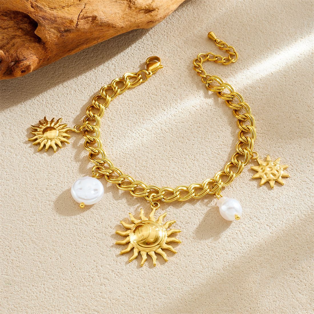 Vintage Gold Plated Sun Star Geometric Acrylic Pearl Bracelet for Women