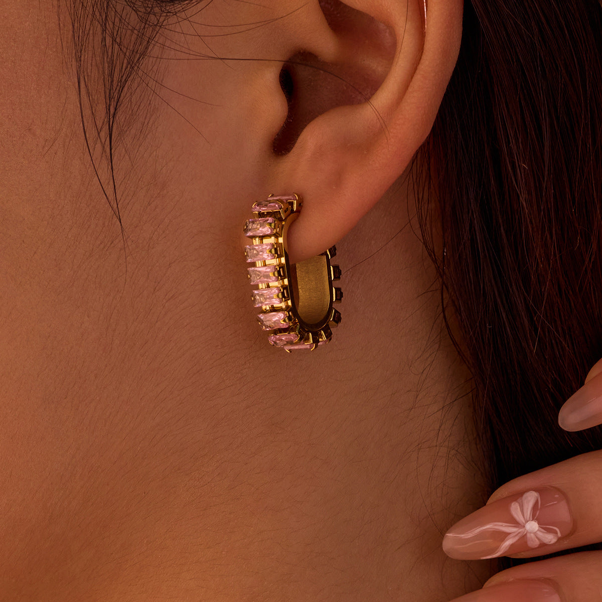 Aretes Minimalistas en Forma de U de Acero Inoxidable con Incrustaciones de Circones y Baño de Oro de 18K para Mujer