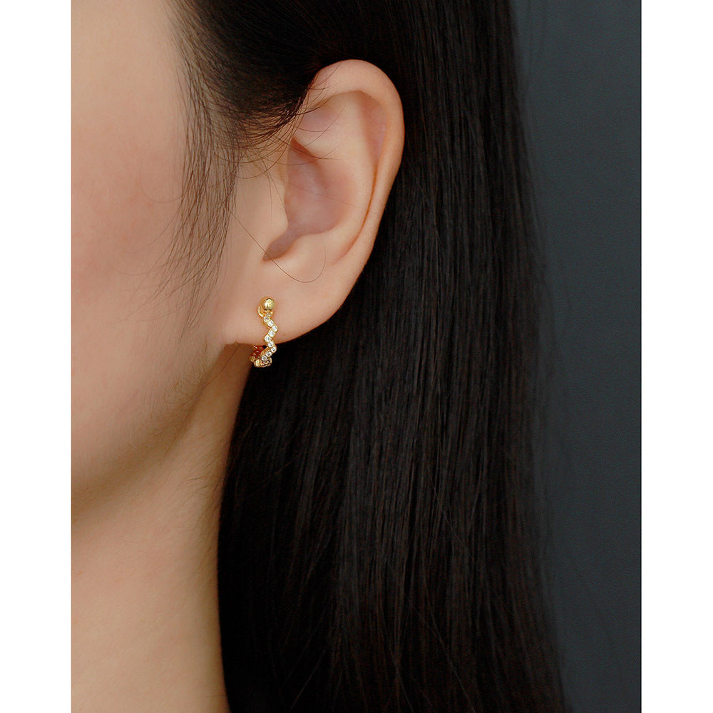 Sweet and Edgy Geometric Shape 925 Sterling Silver Cubic Zirconia Ear Cuff for Cartilage with Thick Post and Plated Finish