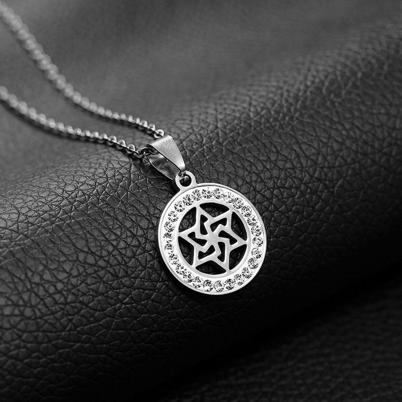 Collana con ciondolo esagonale geometrico in acciaio inossidabile con catena a O placcata sottovuoto