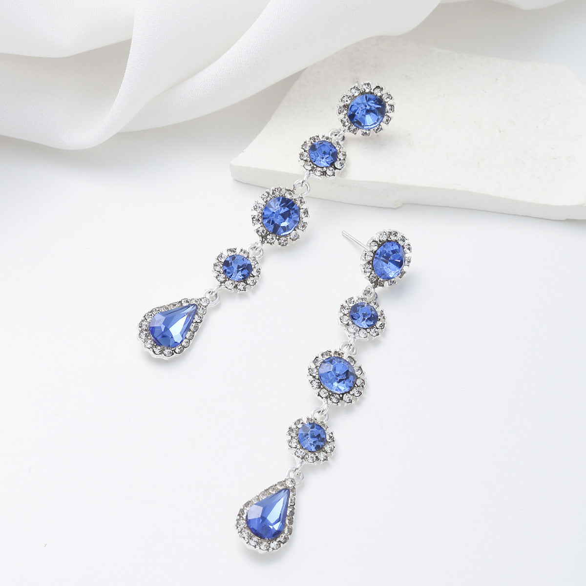 Fashionable Retro Tassel Earrings for Women with Crystal Inlay in Alloy, Teardrop and Geometric Shape, Minimalist and Versatile Design
