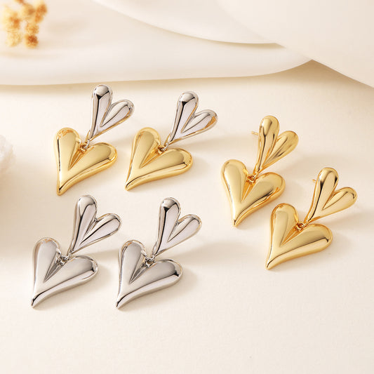 Orecchini Minimalisti a Cuore in Rame Placcato Oro 18K da Donna, Design Geometrico, Incastonatura Micro-Pavé