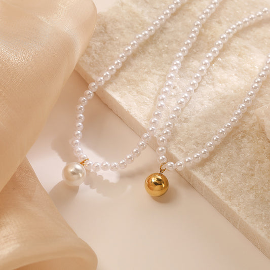 Collar con colgante de bola redonda geométrica minimalista para mujer en acero de titanio con chapado en oro de 18 quilates y detalle de perla