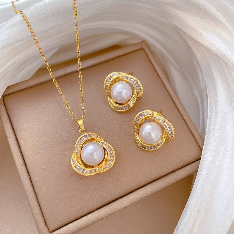 Collana pendente nido vuoto in stile fumetto per donna con perle e strass su catena in acciaio inossidabile