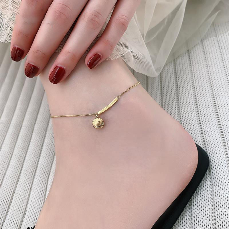 Cartoon Smile Anklet for Women in Titanium Steel with Minimalist and Cool Aesthetic, Hypoallergenic and Fade-Resistant Summer Jewelry