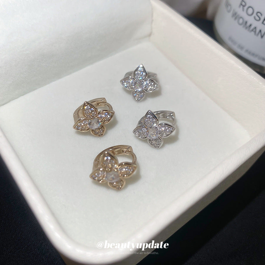 Pendientes Minimalistas de Circonita Floral para Mujer, Ligeros, de Cobre Lujoso con Postes de Acero Inoxidable