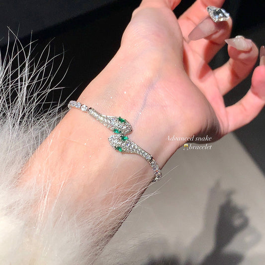 Bracciale in Zirconia Placcato Oro a Forma di Serpente per Donna con Estetica Lusso Minimalista