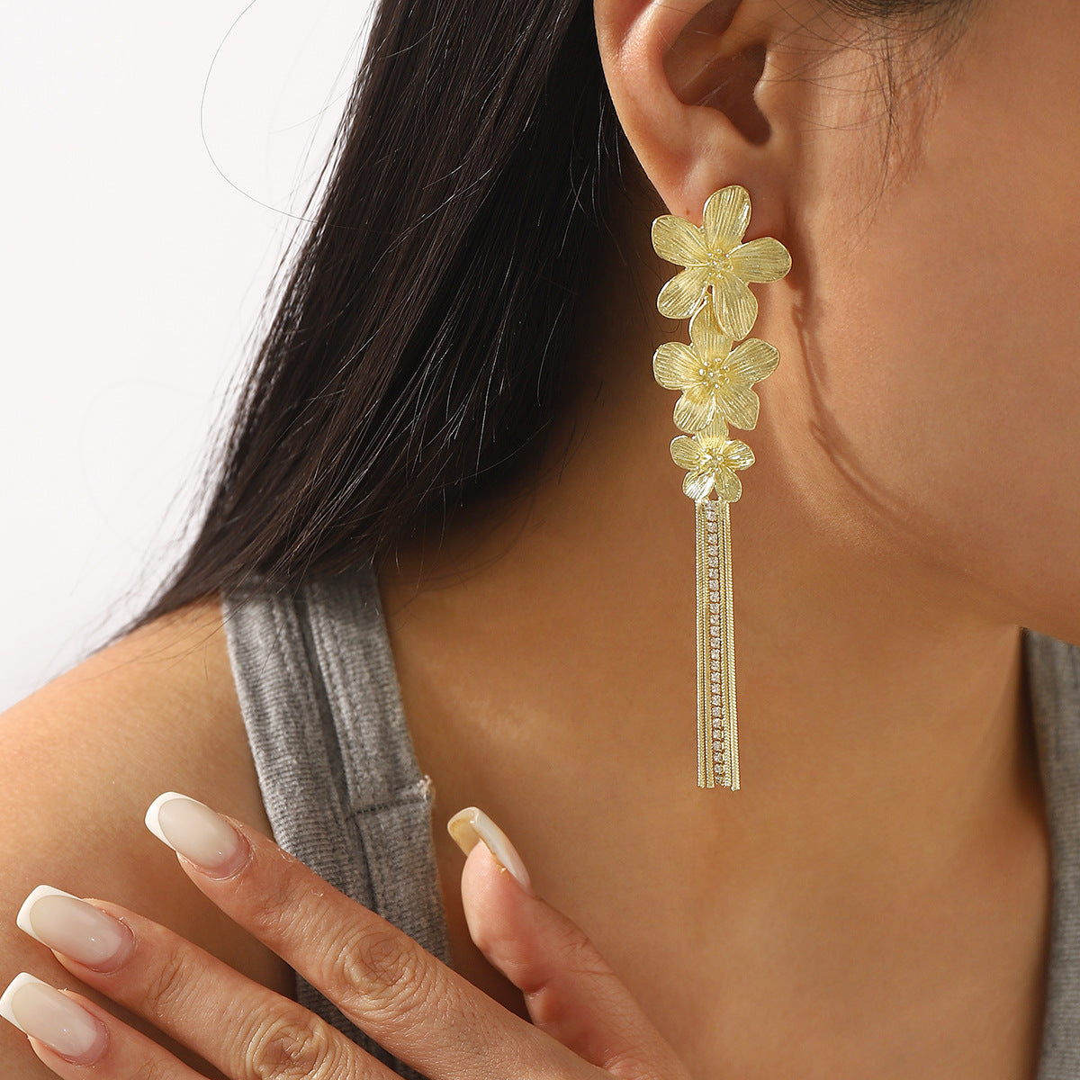 Pendientes de borla florales de lujo para mujer con incrustaciones de diamantes de imitación y base de aleación