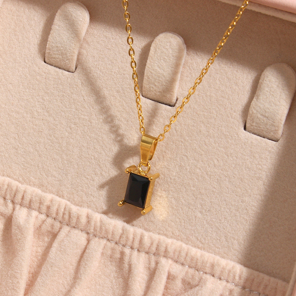 Collana con ciondolo quadrato geometrico minimalista da donna in acciaio inossidabile con intarsio di strass e finitura placcata