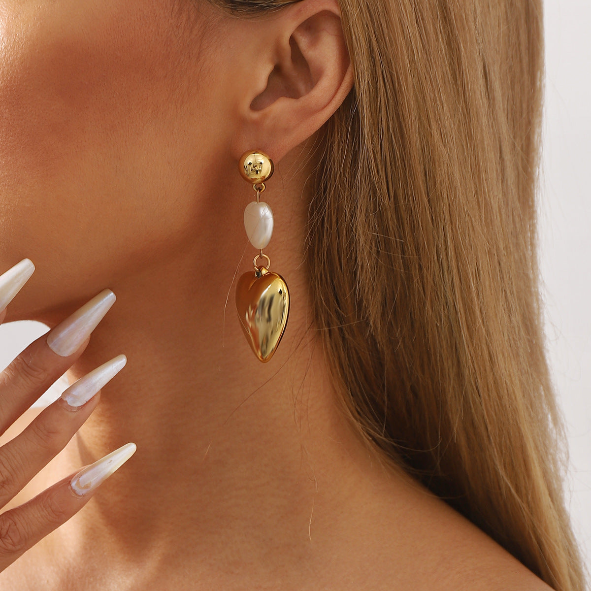 Elegantes Pendientes de Aleación con Forma de Corazón con Incrustaciones de Pedrería y Resina Bañados para Mujer