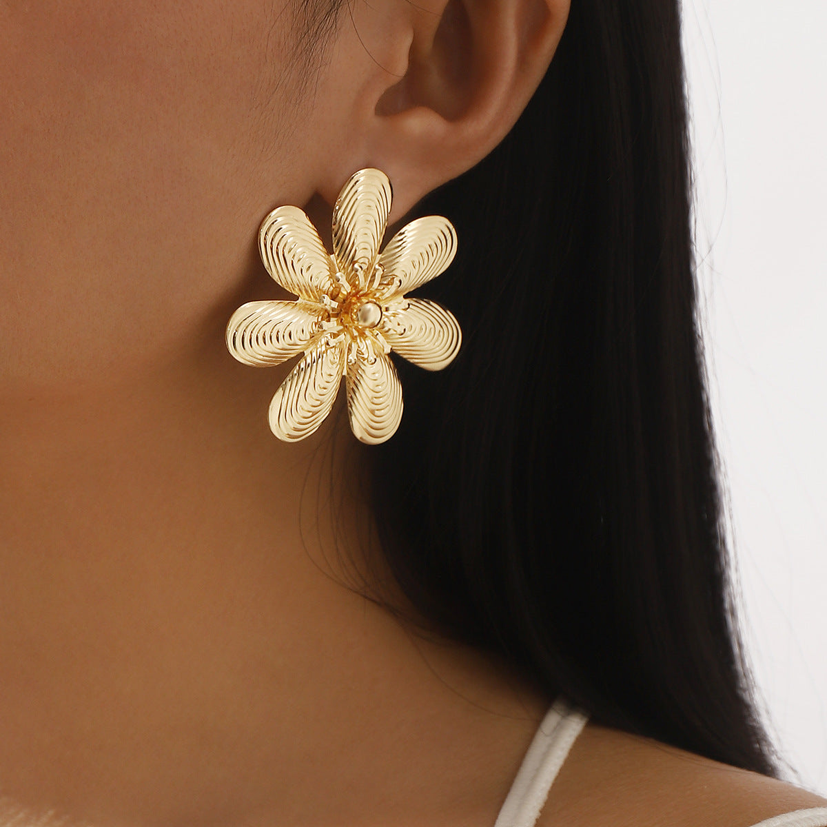 Pendientes de aleación con forma floral a la moda para mujer con acabado chapado, ideales para fiestas y ocasiones formales