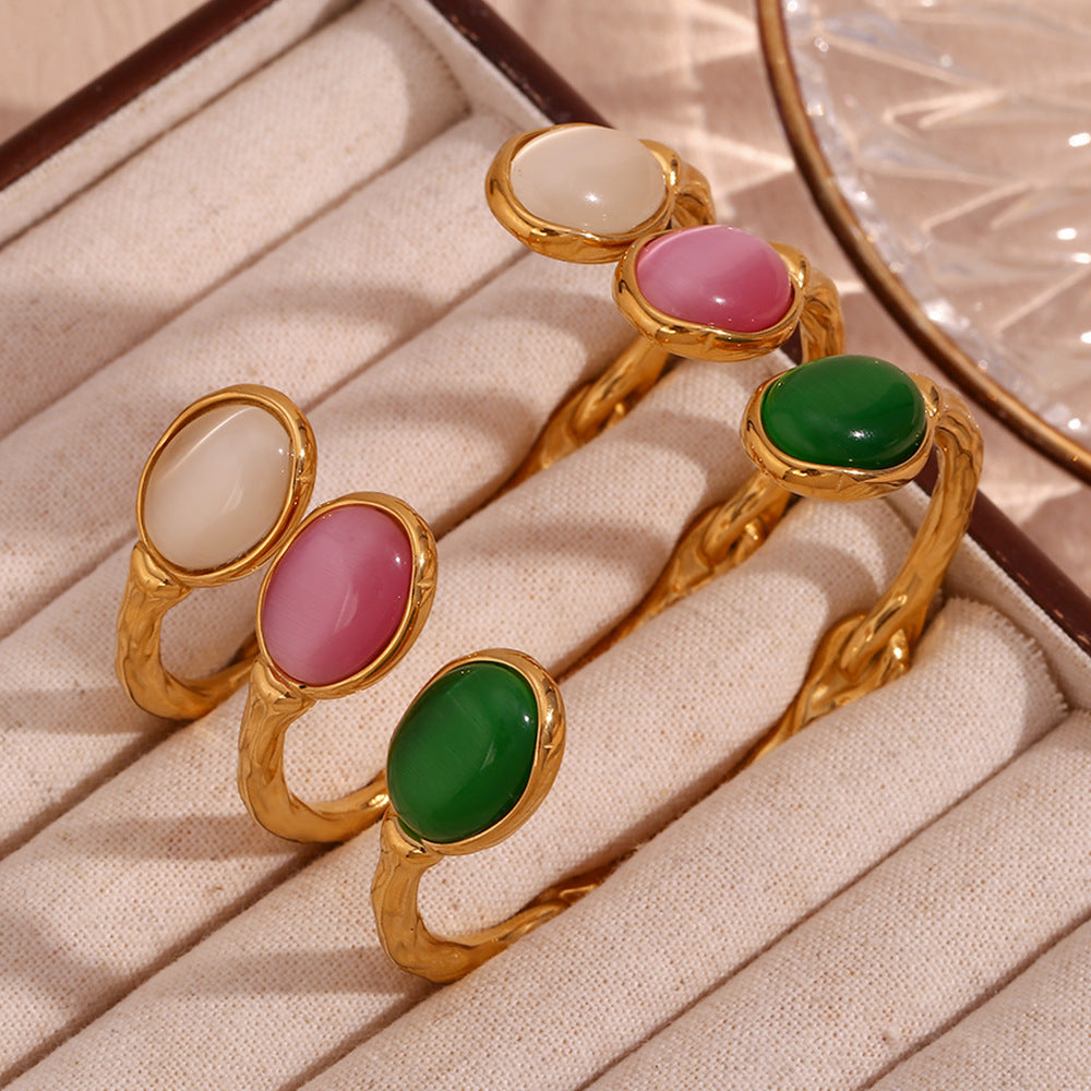 Pulsera de moda de inspiración vintage en acero inoxidable con chapado en oro de 18 quilates, detalles de piedras naturales ovaladas y diseño de brazalete abierto irregular
