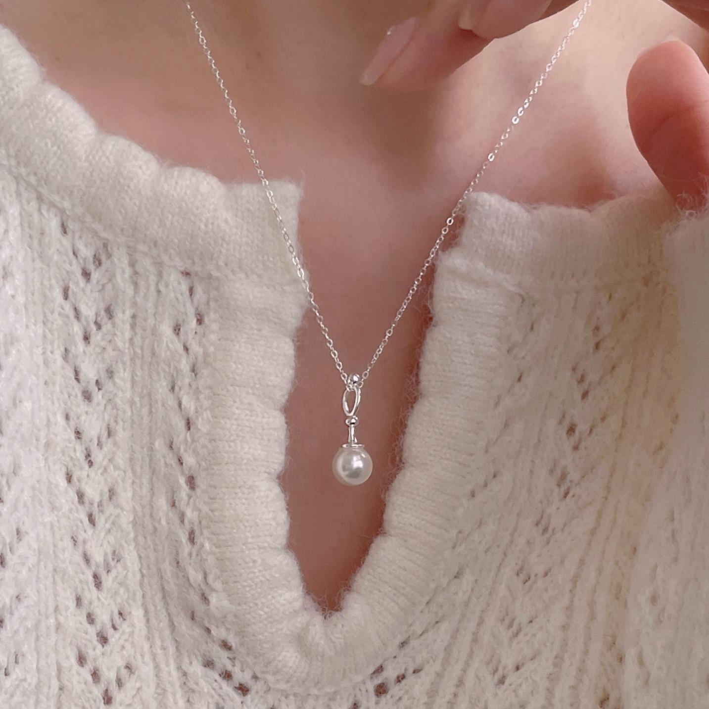 Collar Minimalista de Perlas Geométricas en Plata de Ley 925 con Detalles de Diamantes de Imitación y Acabado Galvanizado