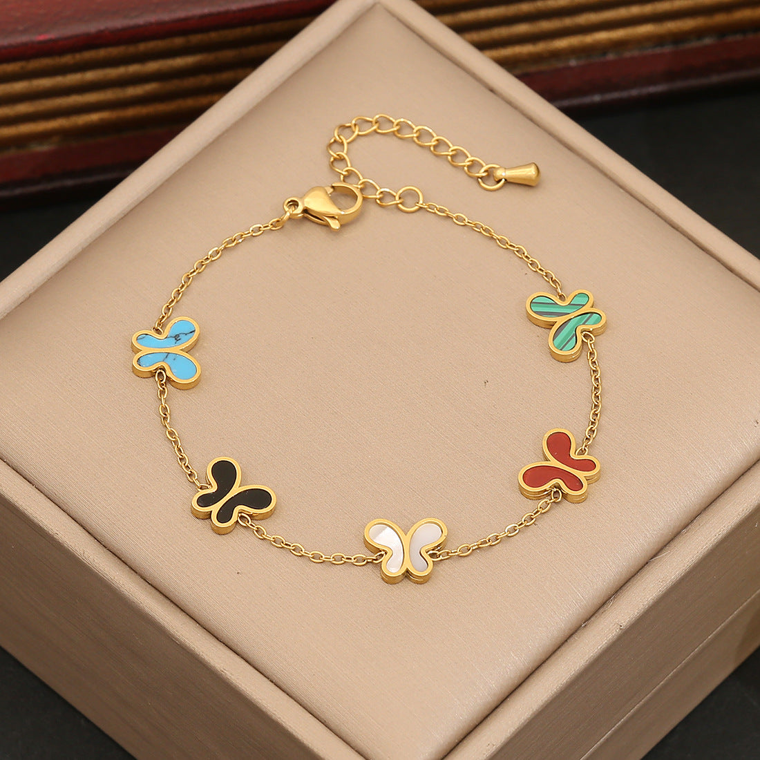 Fashionable Butterfly Pendant Necklace Set in Stainless Steel with Plated Finish for Women