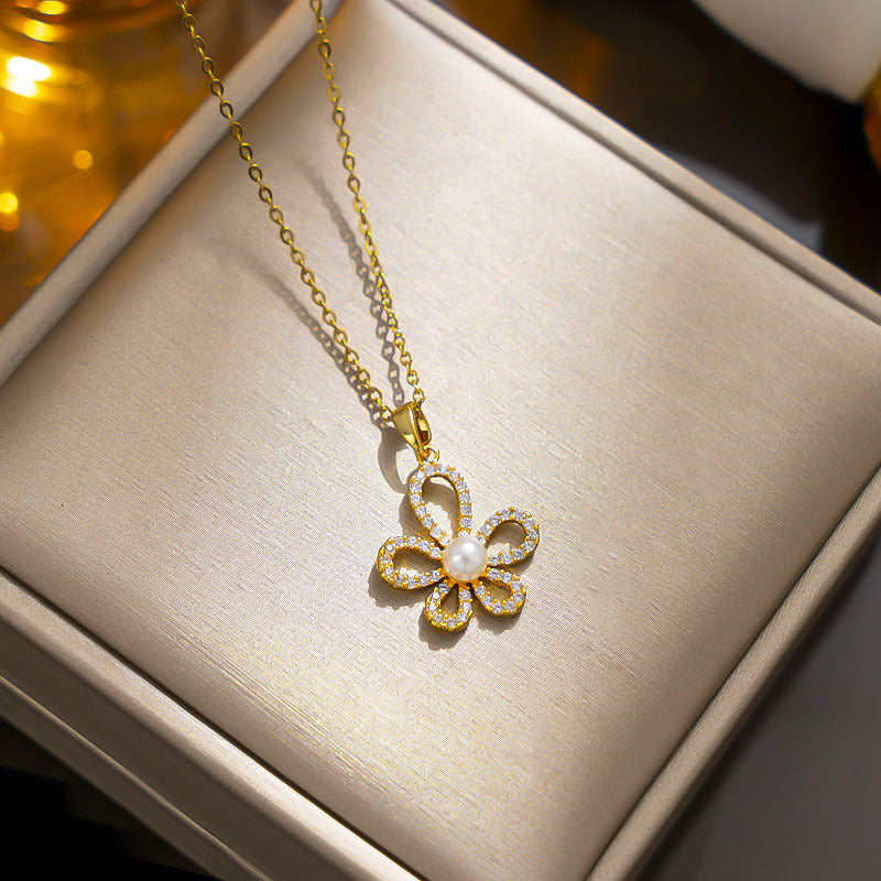 Elegant Five-Petal Flower Necklace for Women in Titanium Steel with Gold Plating on O-Chain