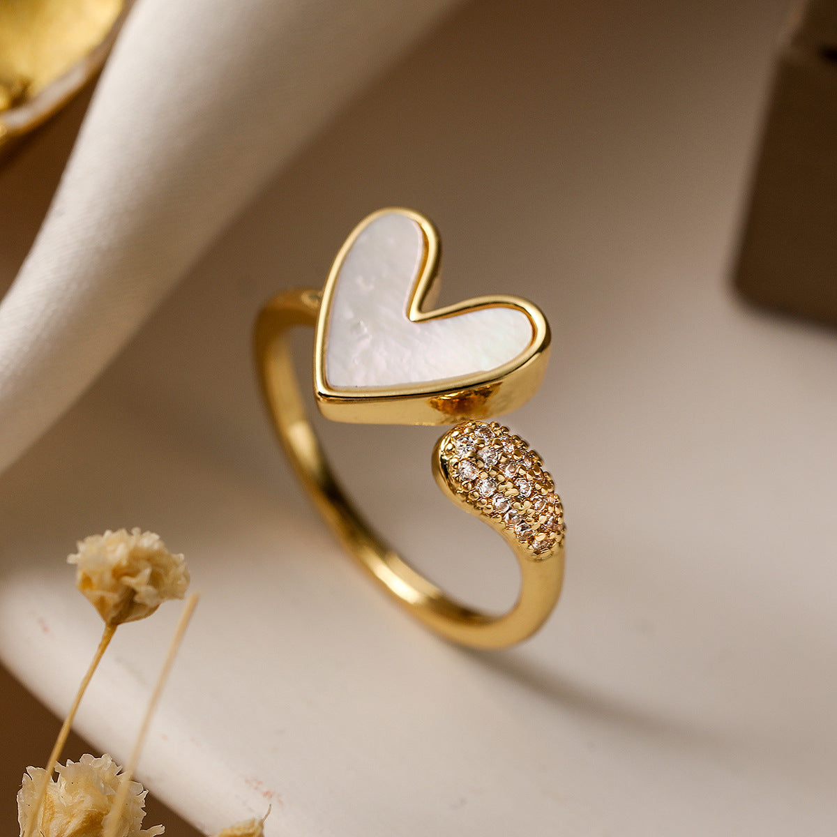 Minimalist Geometric Heart-Shaped Copper Ring with Real Gold Plating and Zircon Inlay for Women