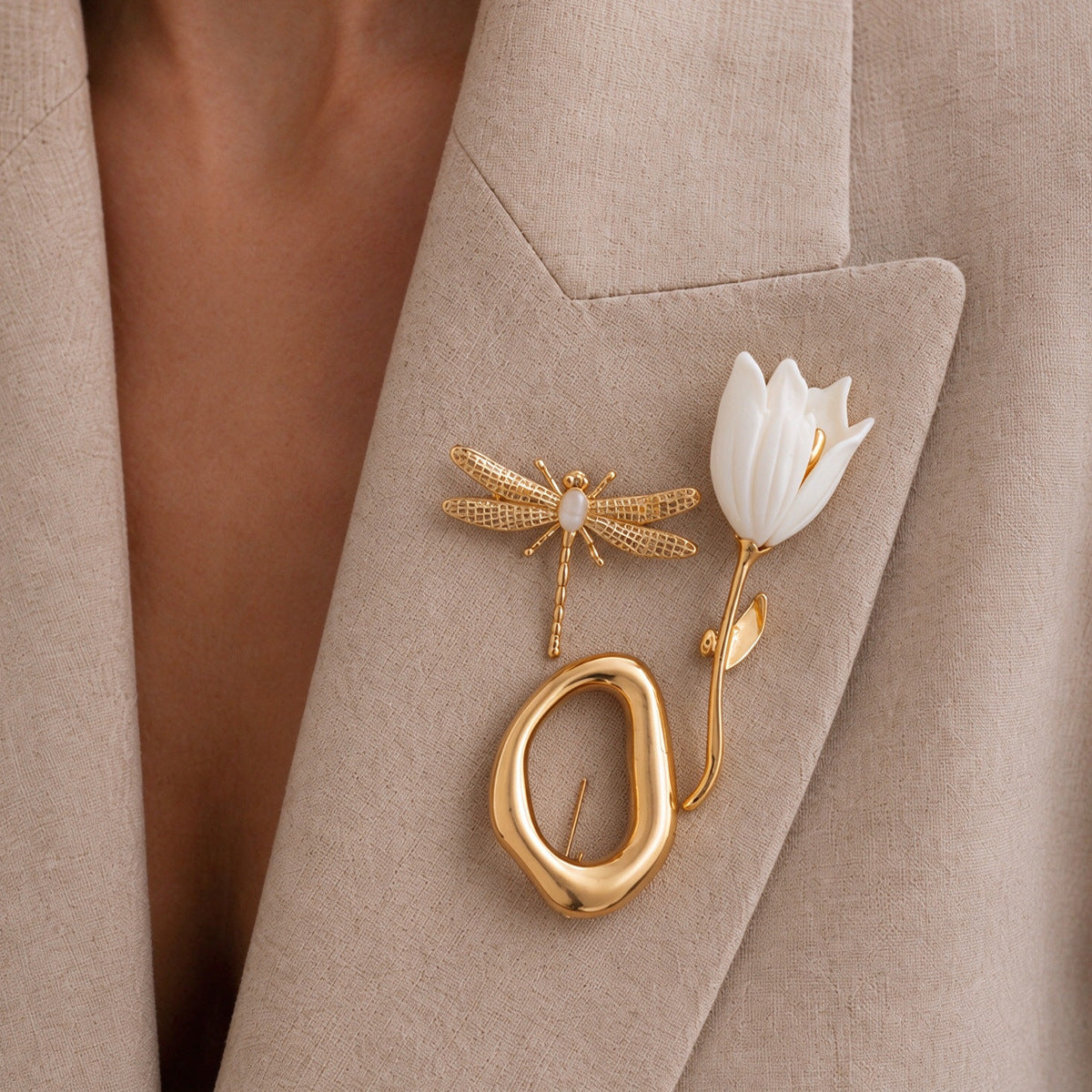 Elegant Sweet Tulip Flower Dragonfly Hollow Out Plated Zinc Alloy Brooch for Women
