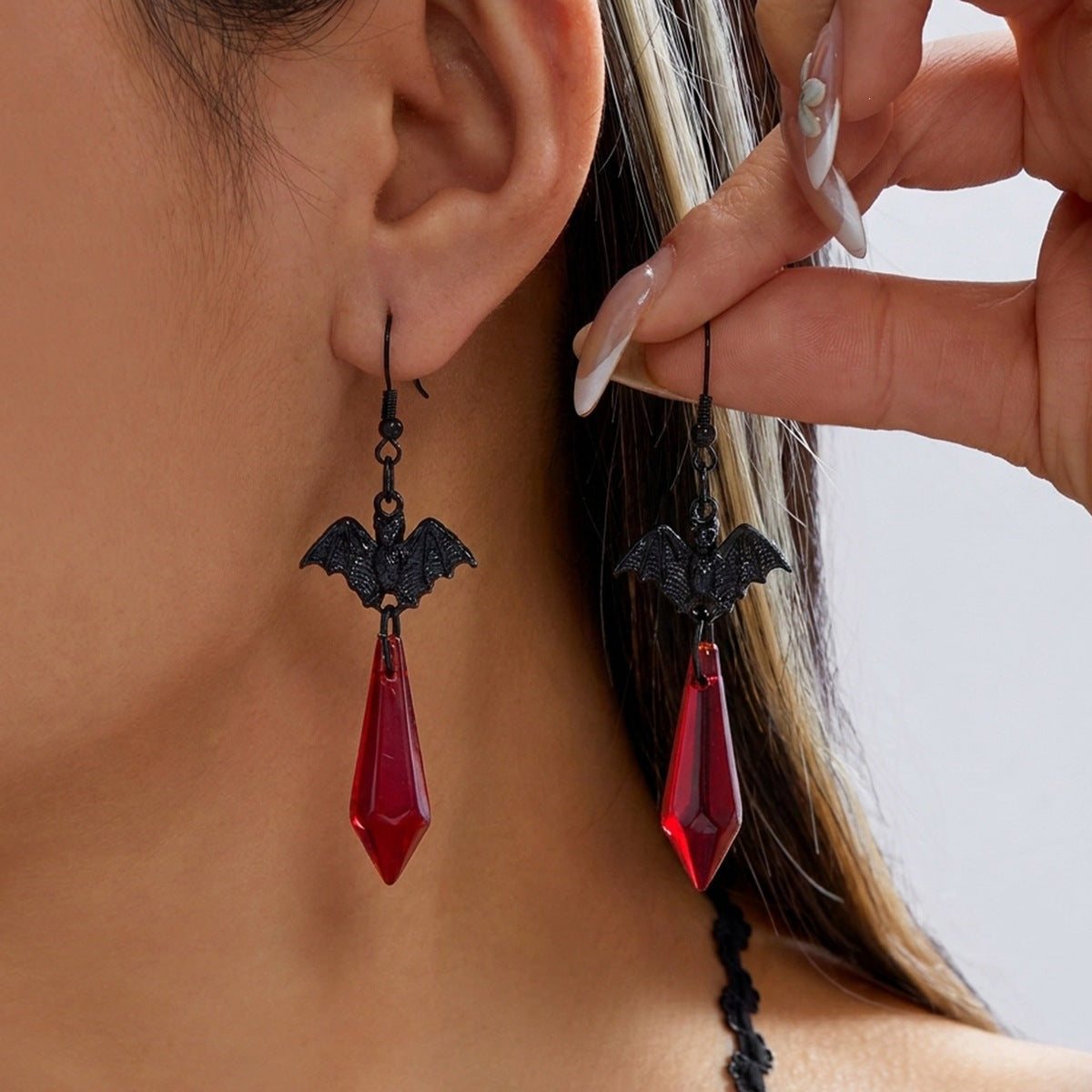 Vintage Gothic Geometric Bat Crystal Inlay Alloy Plated Pendant Necklace and Earring Set