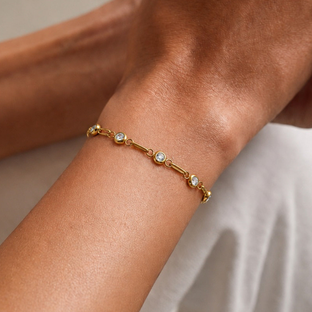 Luxury Minimalist Round Geometric Stainless Steel PVD Plated Cubic Zirconia Bracelet