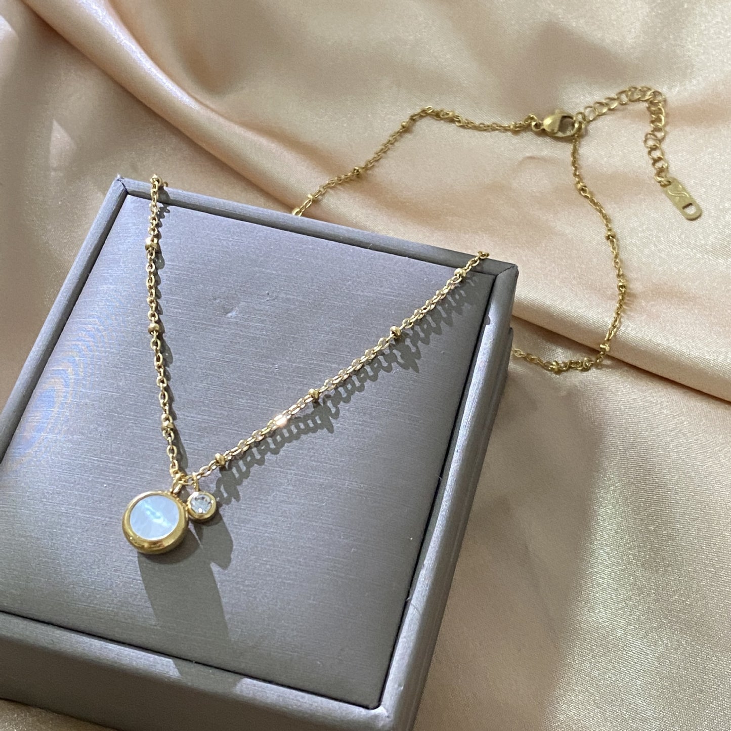 Minimalist Luxury Gold Plated Round Geometric Titanium Steel Necklace Unisex