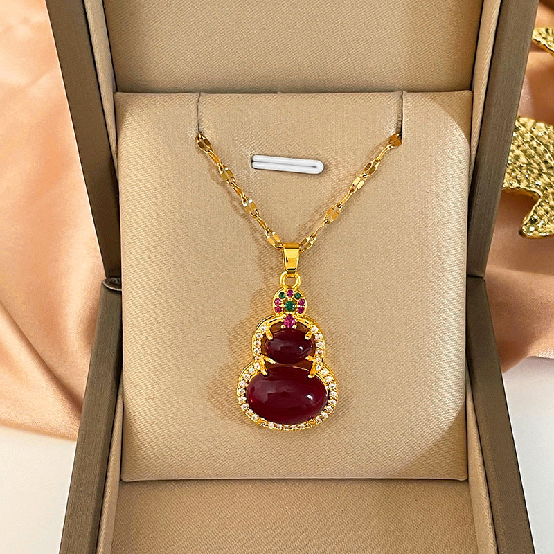 Collana con Pendente Geometrico Minimalista in Acciaio al Titanio con Charm in Rame Placcato Oro e Accenti di Strass