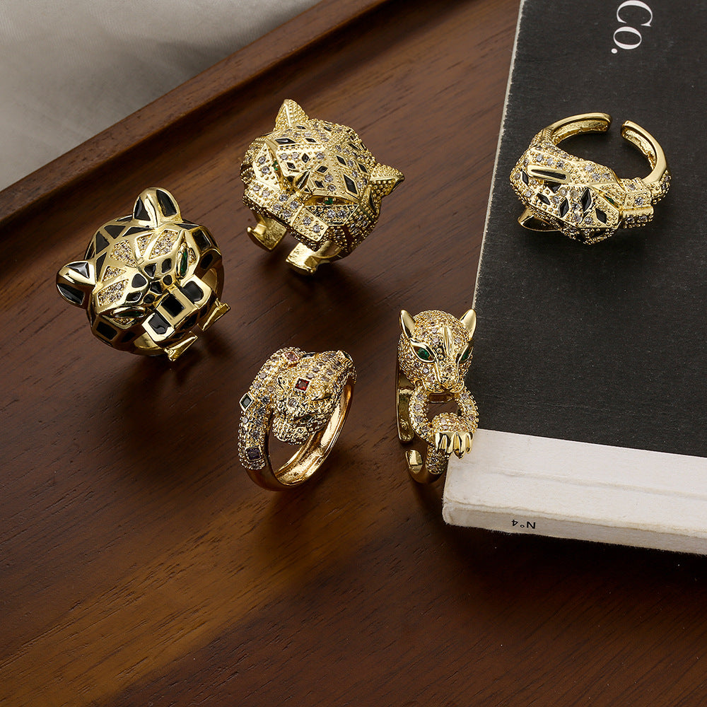 Anello da donna minimalista a forma di leopardo in rame con zirconia micro-pavé
