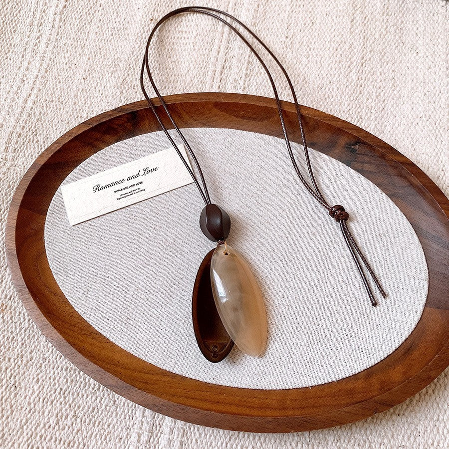 Collana con ciondolo geometrico in acrilico stile retrò da donna con charm in lega, fatta a mano, catena a strati alla moda minimalista