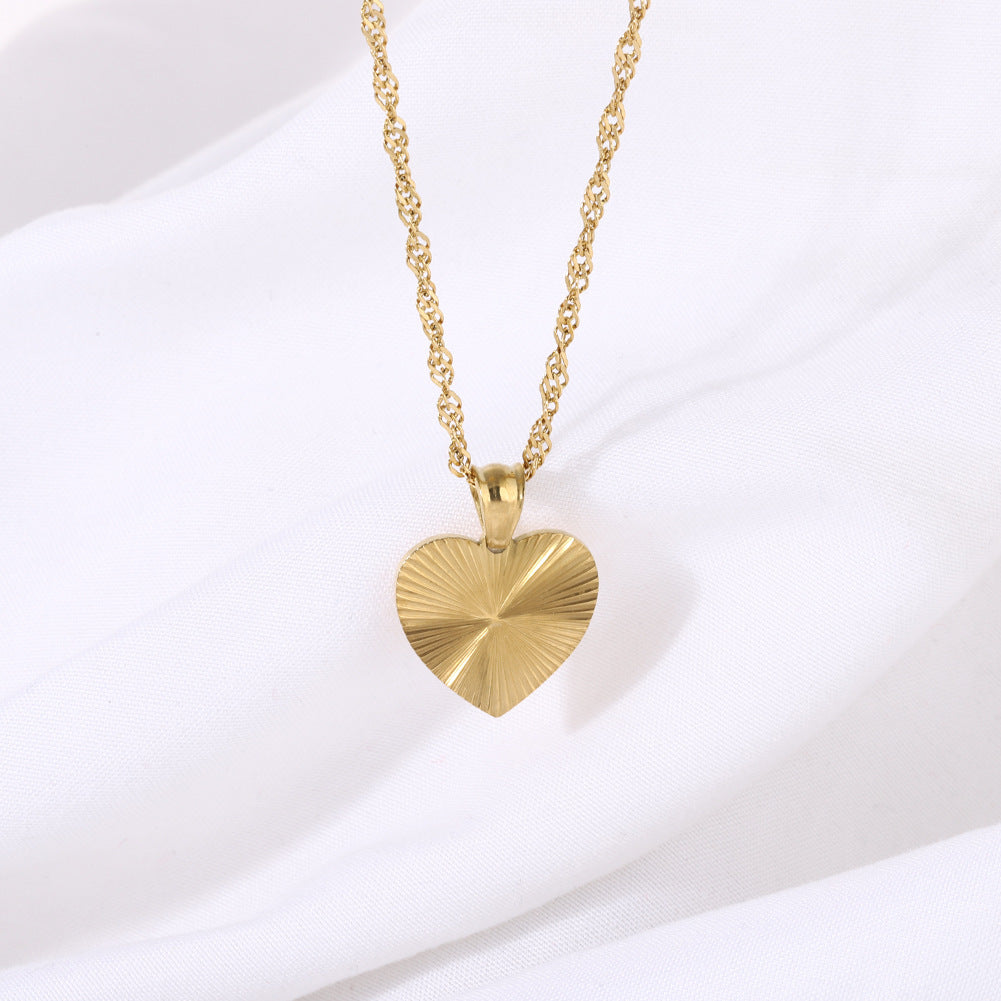 Fashion Vintage Light Luxury Heart Shape Necklace 18K Plated Stainless Steel Striped Pendant for Women