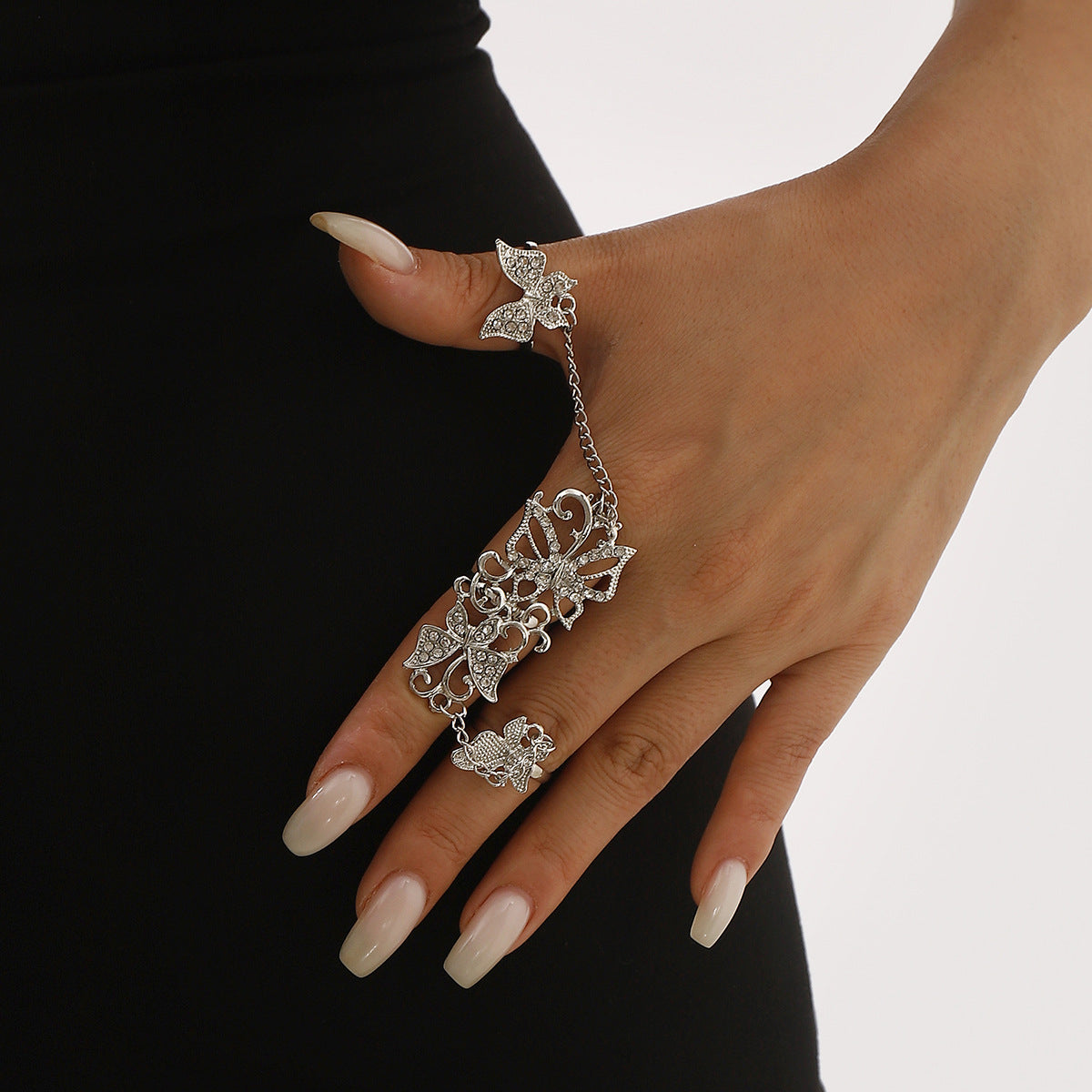 Anello personalizzato in lega a forma di farfalla traforata con strass e fascia aperta regolabile da donna