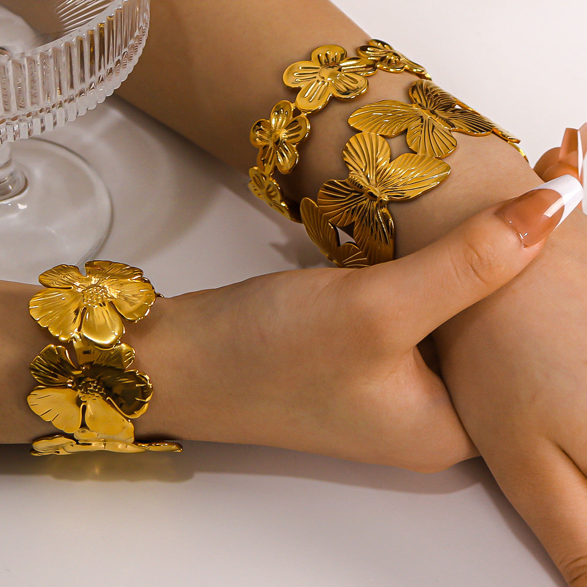 Fashionable 18K Gold Plated Stainless Steel Leaf Butterfly Floral Open Cuff Bracelet for Women