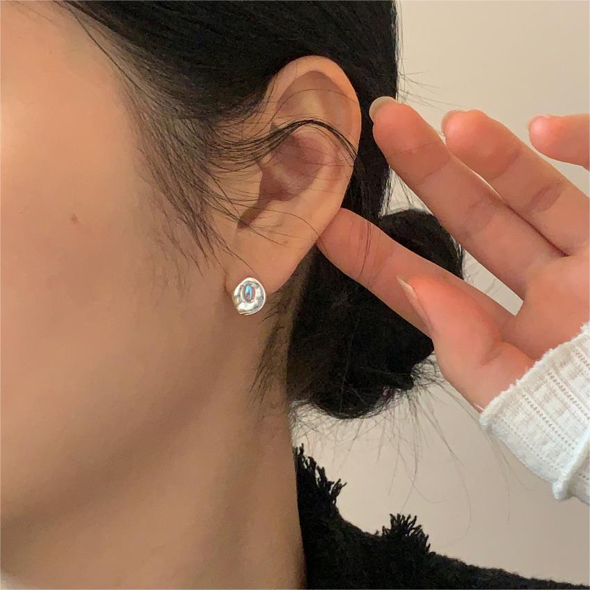 Orecchini a perno minimalisti a forma di lettera in argento sterling 925 con intarsio in strass AB, perno anallergico in argento