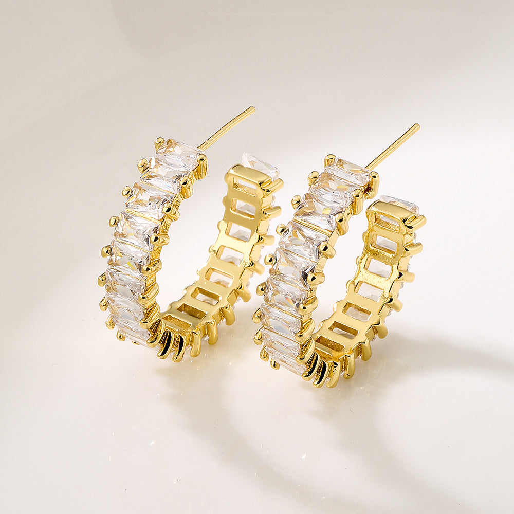 Orecchini da donna minimalisti geometrici asimmetrici in rame con zirconi e placcatura in oro 18K