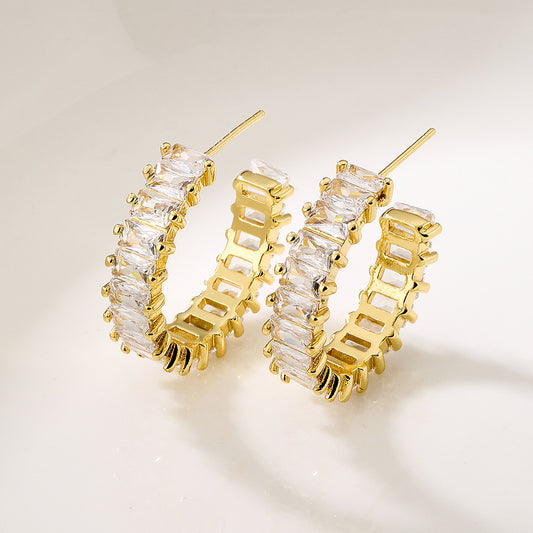 Orecchini da donna minimalisti geometrici asimmetrici in rame con zirconi e placcatura in oro 18K