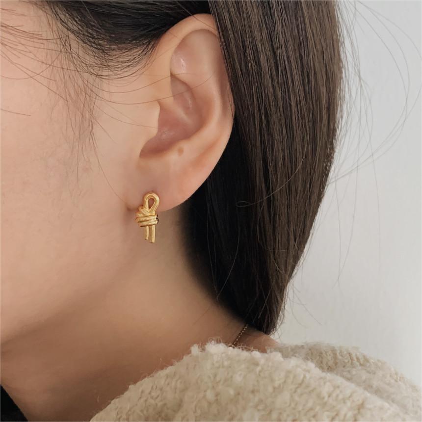 Minimalist Sweet 925 Sterling Silver Plated Geometric Letter Knot Stud Earrings