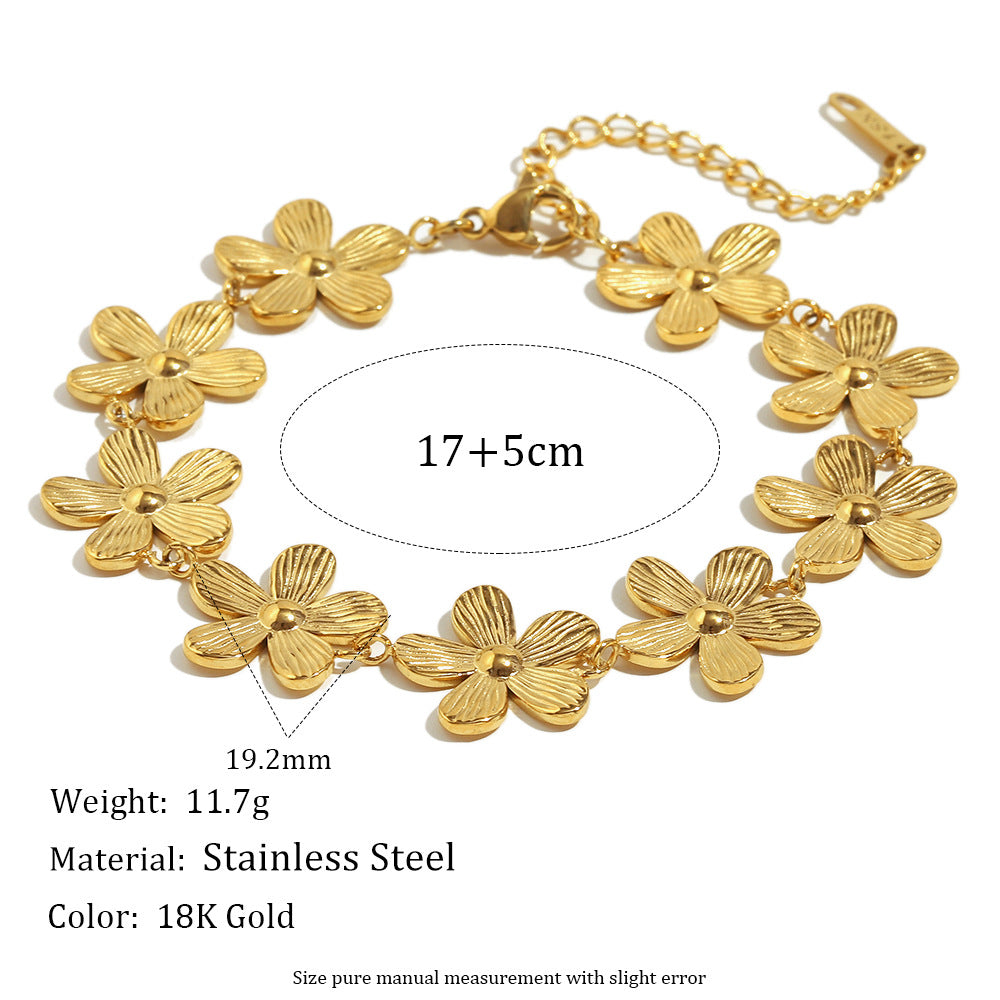 Minimalist Daisy Bracelet for Women in Stainless Steel with 18K Gold Plating, Floral Design, Fashion-Forward and Versatile Accessory