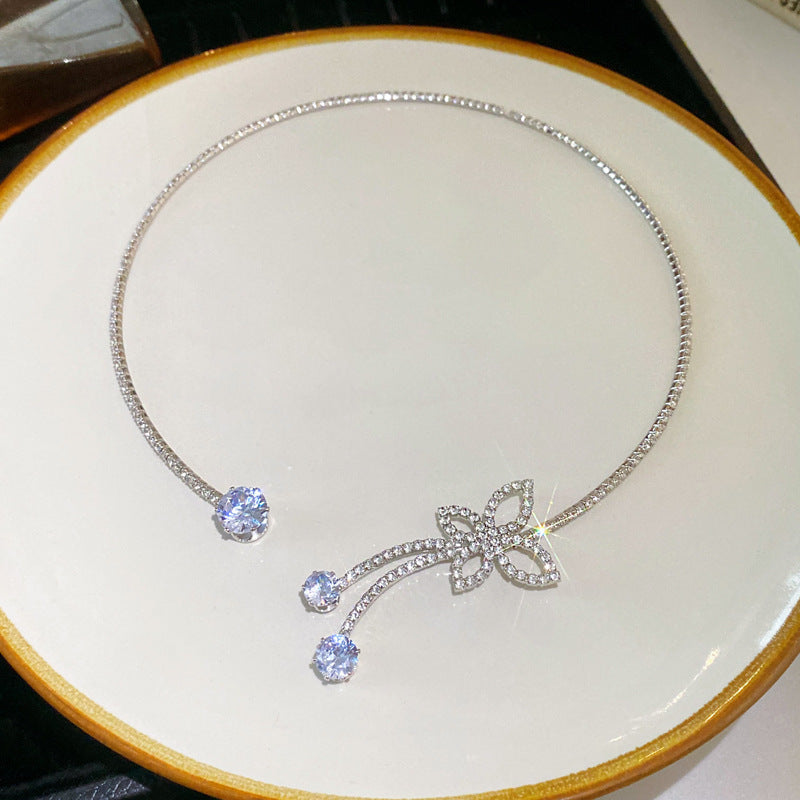 Collana con pendente a cuore a goccia in stile lusso con intarsio in strass in acciaio al titanio su catena in rame da donna