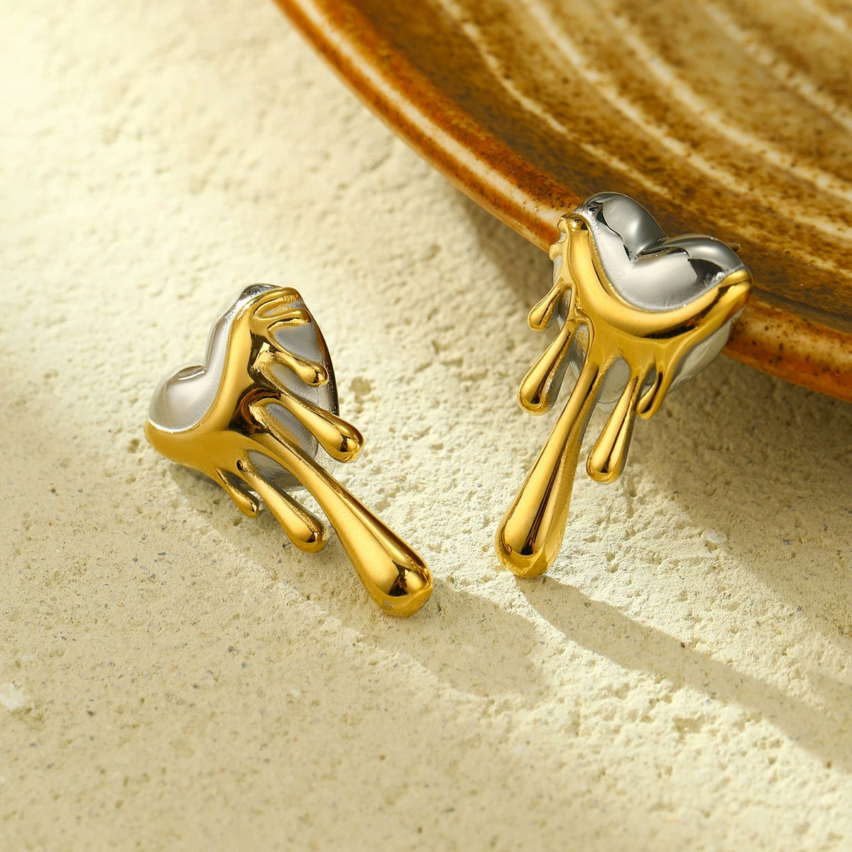 Fashionable Heart-Shaped Stainless Steel Stud Earrings with Plated Finish for Women