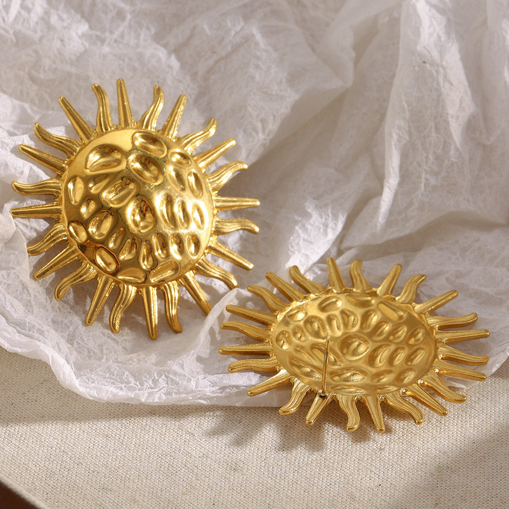 Orecchini da donna minimalisti in acciaio inossidabile a forma di sole placcati in oro 18K